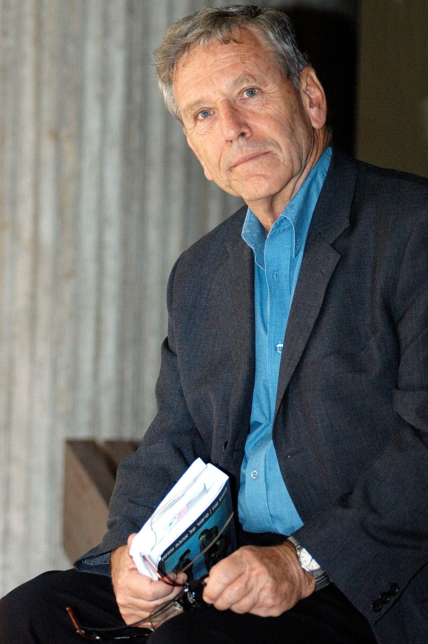 Amos Oz