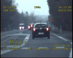 Bezczelny pirat gnał 221 km/h przy szkole