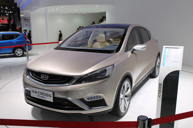 Geely Emgrand Cross PHEV Concept