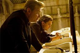Christopher Nolan i Leonardo DiCaprio na planie filmu &quot;Incepcja&quot;