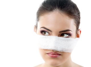 Sąd Najwyższy: Kara za nieudaną operację plastyczną nosa nie zawsze możliwa