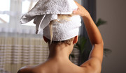 Jaki ręcznik do włosów jest najlepszy? Zwykły frotté od razu wyrzuć 