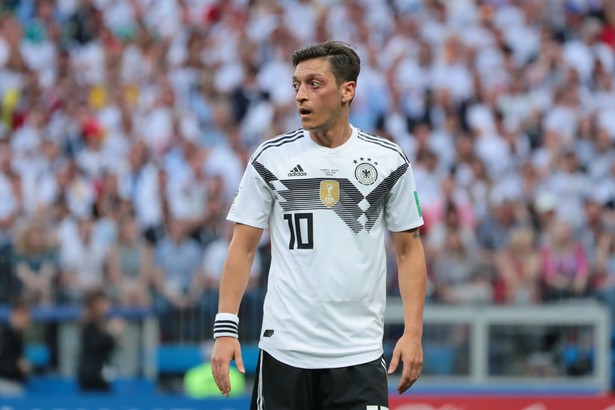 Mesut Oezil usunięty z gry Pro Evolution Soccer 2020