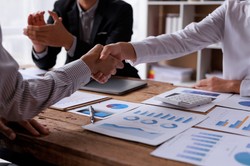 Takiego przejęcia jeszcze nie było. Znana polska firma, żyła złota, już nie jest polska. Gigant przechodzi w zagraniczne ręce