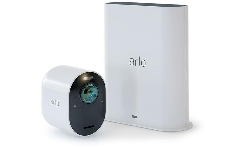 Arlo Hub jest stacją bazową dla kamery. Ta za jego pośrednictwem łączy się z routerem