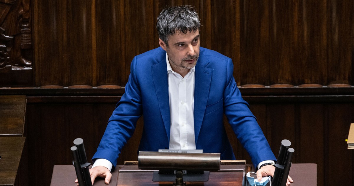 bohatý poslanec s „obtížnou finanční situací“.  Komentáře mluvčího PSL