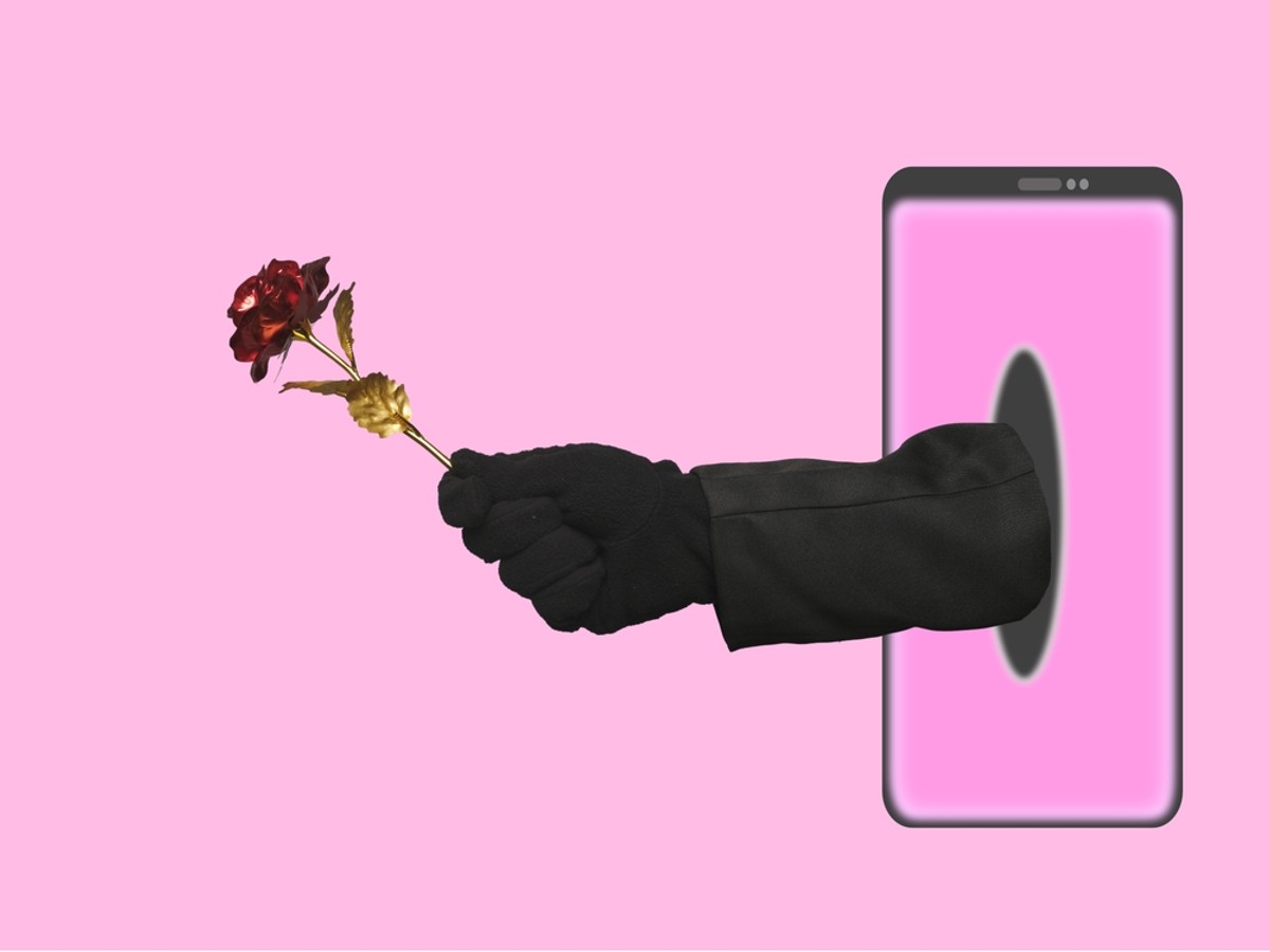 Scam romantyczny. Jak nie dać się oszukać internetowym pseudokochankom?