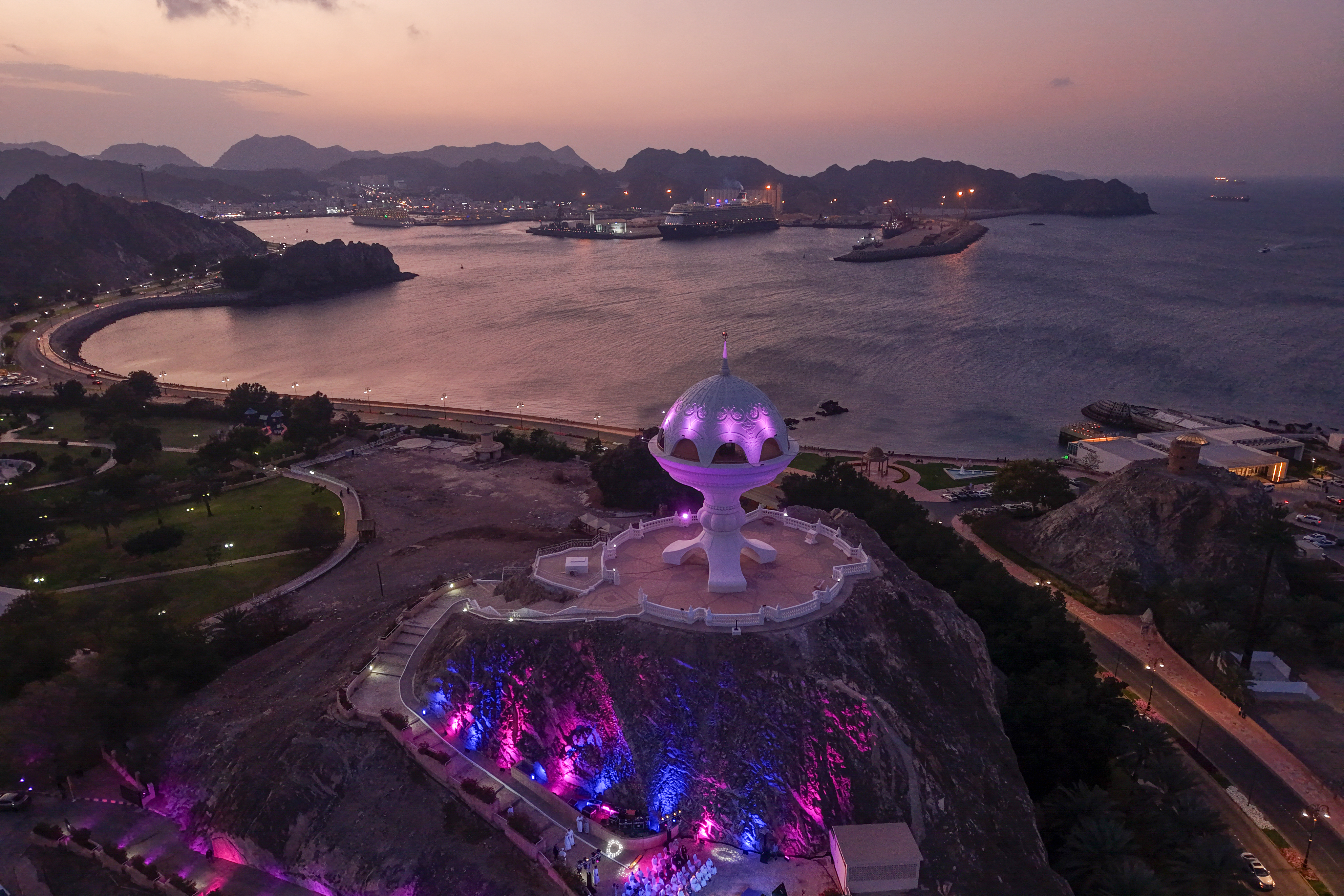 Trump minaccia Teheran: «Non vogliono che li colpiamo» mentre si negozia