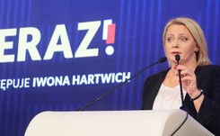 Krynicka z Sejmu wychodzi, Hartwich wchodzi. 'Mam nadzieję wejść tam bez problemów'  [ROZMOWA]