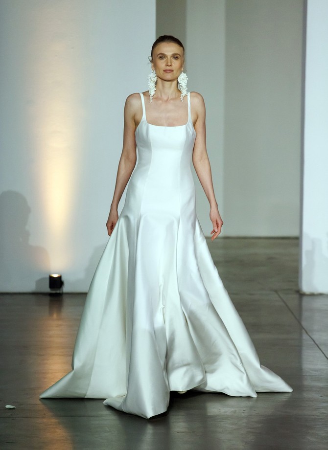 Modeli inspirisani slip haljinama su top trend 
