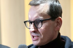 Morawiecki reaguje na zatrzymanie Kamińskiego i Wąsika. Wzywa Tuska i Hołownię