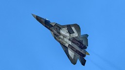 su-57 odpalił drona, który dopadł himars-a. rosja testuje potężn