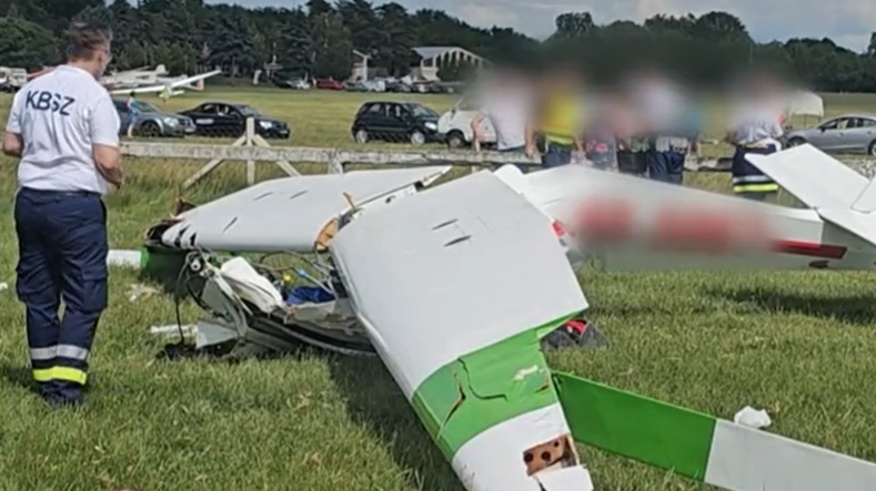 Lezuhant egy repülőgép a Dunakeszi repülőtéren: a 17 éves pilóta jelenleg is az életéért küzd – videó
