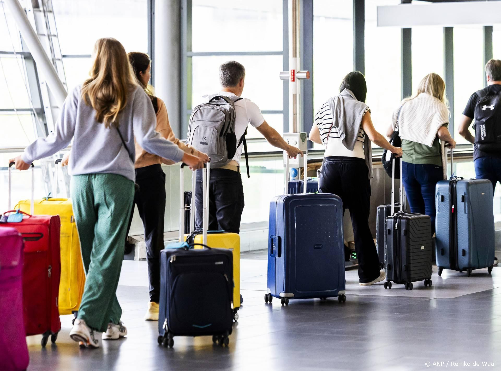 Storing Schiphol: Duizenden reizigers bangen om bagage voor kerst