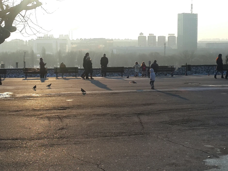 Mališani su se igrali i jurili golubove