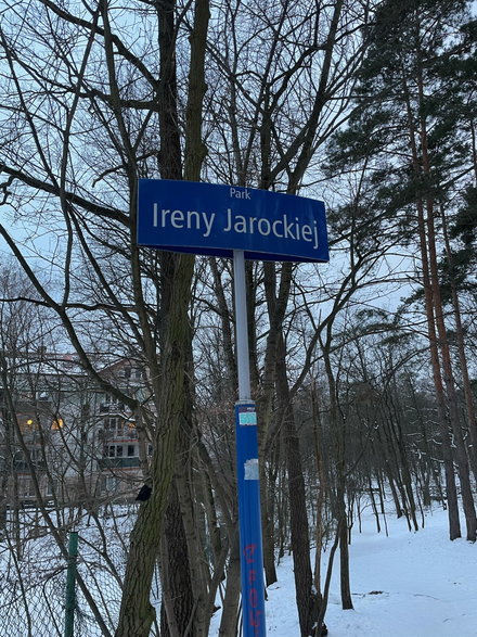Od 2021 r. park przy lesie Winnica nosi imię Ireny Jarockiej