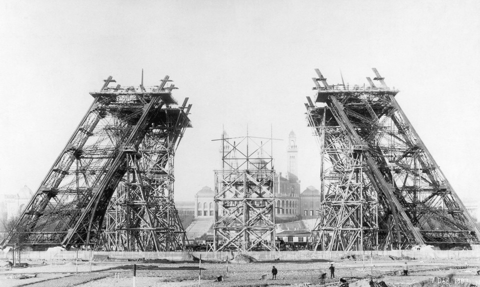 Budowa wieży Eiffla. Początek 1888 r.