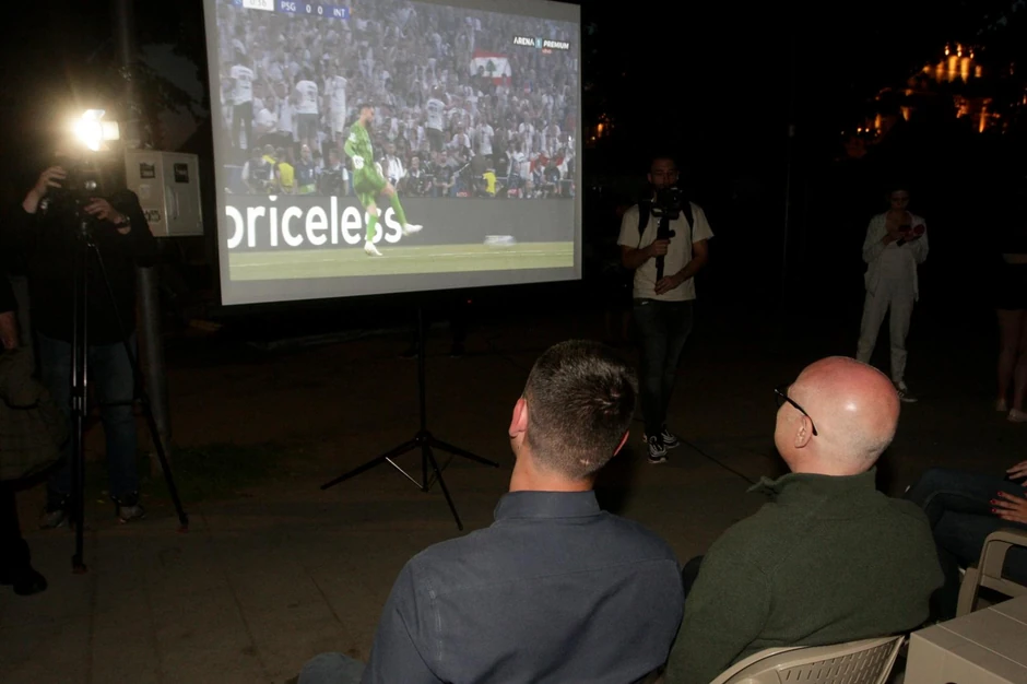 Miloš Vučević sa studentima u Pionirskom parku