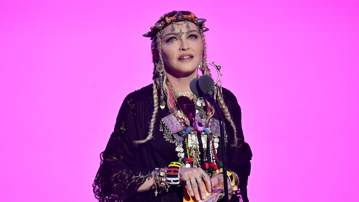 Leesett az állunk: a 66 éves Madonna irreálisan tükörsima arcbőrt villantott legfrissebb fotóin