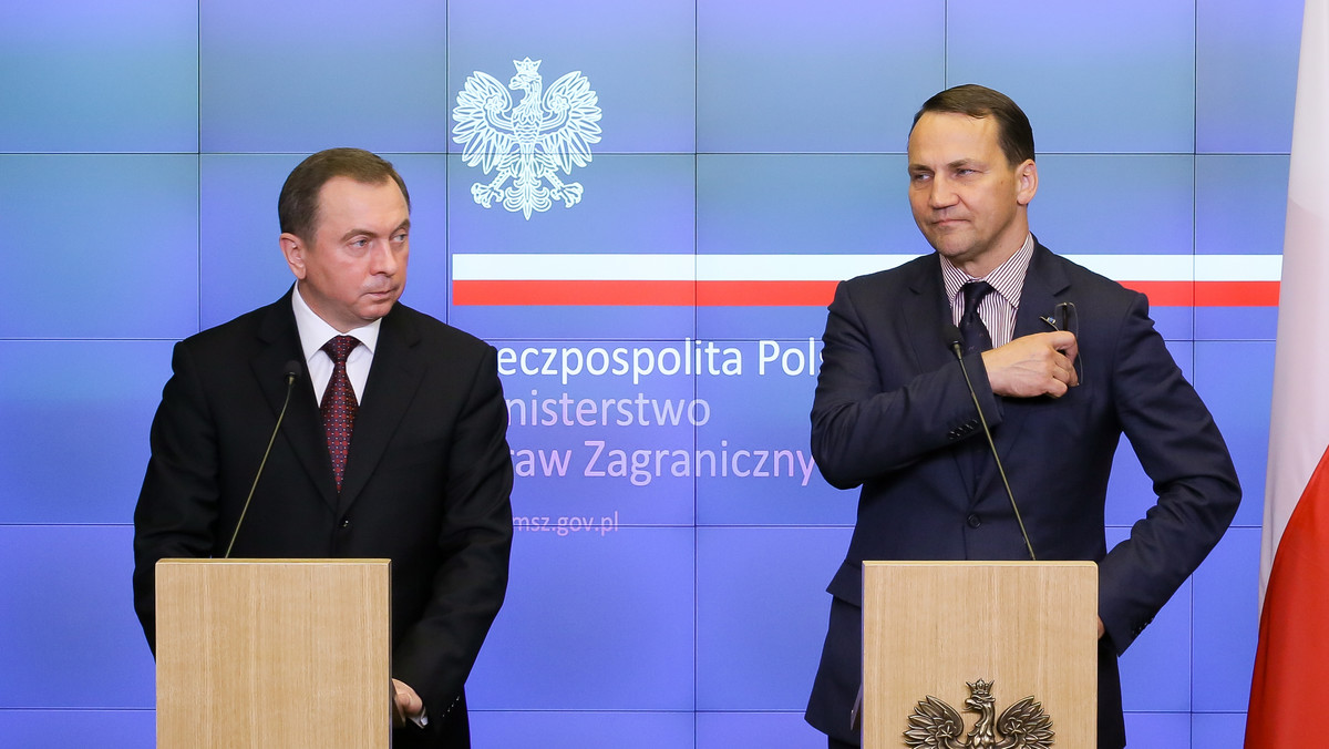 Polska nie godzi się z kolejną eskalacją agresji na Ukrainę - powiedział szef MSZ Radosław Sikorski po spotkaniu z ministrem spraw zagranicznych Białorusi Uładzimirem Makiejem, które dotyczyło m.in. rezultatów szczytu Ukraina-UE-Euroazjatycka Unia Celna, który odbył się we wtorek w Mińsku. Sikorski zaznaczył również, że Polska liczy na intensyfikację dialogu z Białorusią, m.in. w kwestiach historycznych.