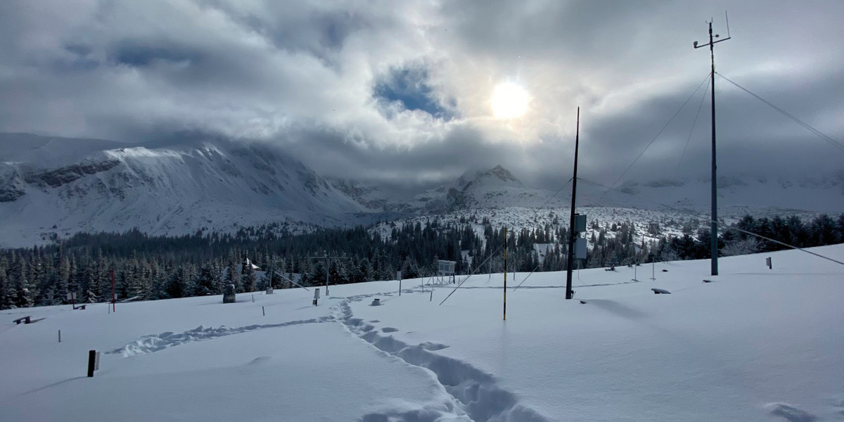 Stacja badań śniegu i lawin IMGW-PIB na Hali Gąsienicowej. Fot. Paweł Chrustek METEO IMGW-PIB