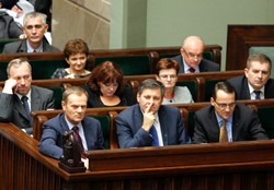 Tusk walczył z hazardem. Wyszło jak zwykle