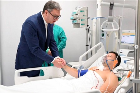 Aleksandar Vučić u poseti ranjenom Milošu Jevremoviću