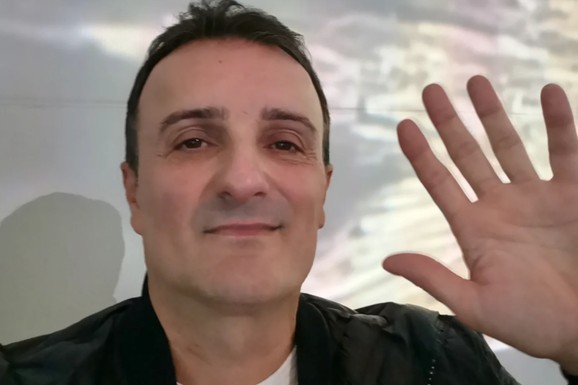 Našeg pevača žena napala zbog zgodne pevačice, nastao haos kad je došao kući: "Oči ti ispale!"