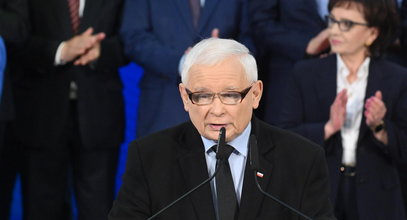 Zgrzyt na konferencji PiS! Odebrali głos Jarosławowi Kaczyńskiemu i zabronili mu mówić!