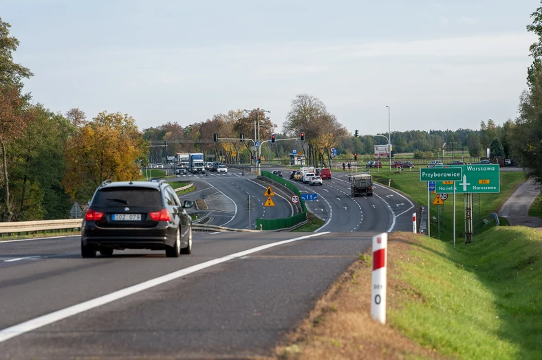 Obecna DK7 Siedlin - Załuski, skrzyżowanie z drogą wojewódzką 571 w Przyborowicach