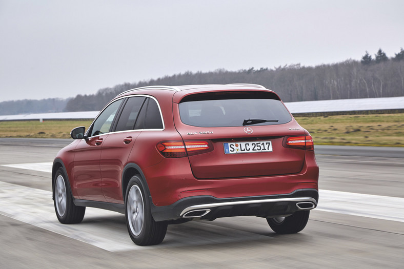 Audi Q5 kontra BMW X3, Land Rover Discovery Sport i