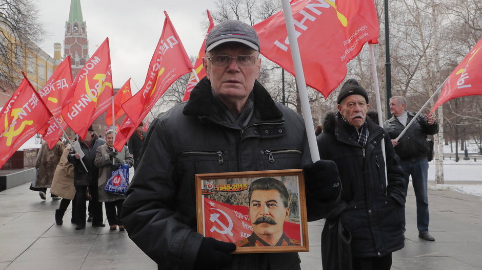 Moskwa, 2.02.2023 r. Przemarsz zwolenników Stalina w dniu 80. rocznicy bitwy pod Stalingradem.  