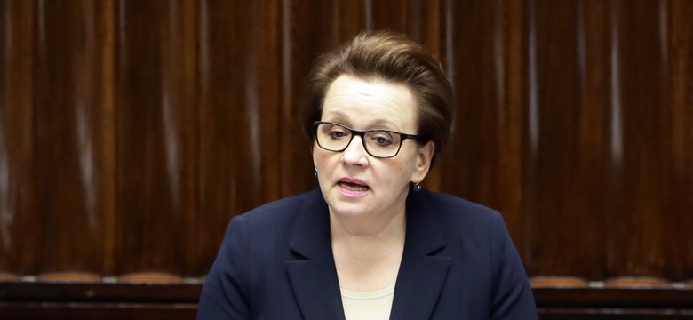 700 przepisów i tylko 1 poprawka. Tak posłowie zatwierdzali w nocy reformę edukacji