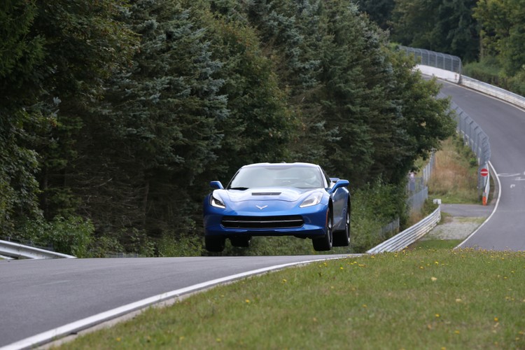 Chevrolet testuje corvette stingray na torze Nürburgring