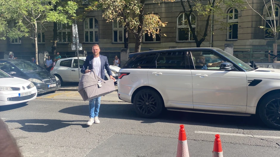 Danijel Alibabić ispred porodilišta
