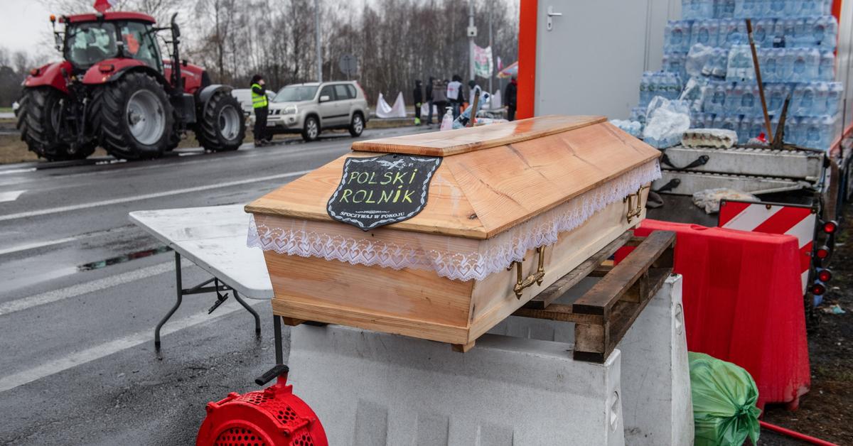  Incydent podczas protestu rolników. Obywatel Izraela zerwał polską flagę