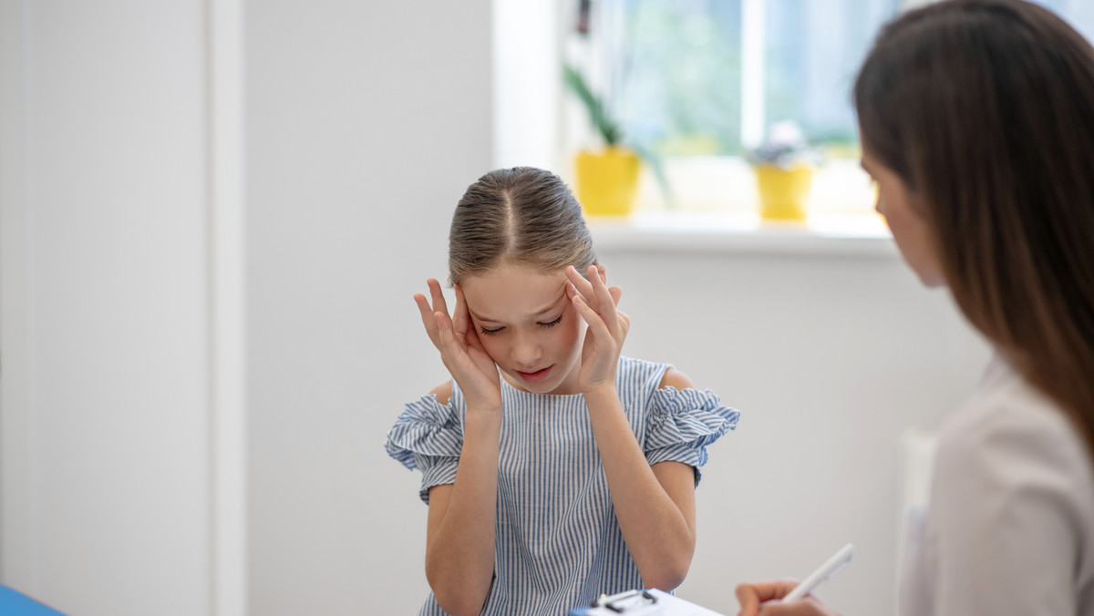 Ból głowy u dziecka: skąd się bierze, co podać? Przyczyny, objawy, leczenie