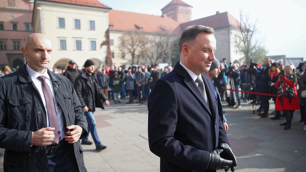 Wszystkich Świętych. Andrzej Duda modlił się przy sarkofagu Lecha i Marii Kaczyńskich