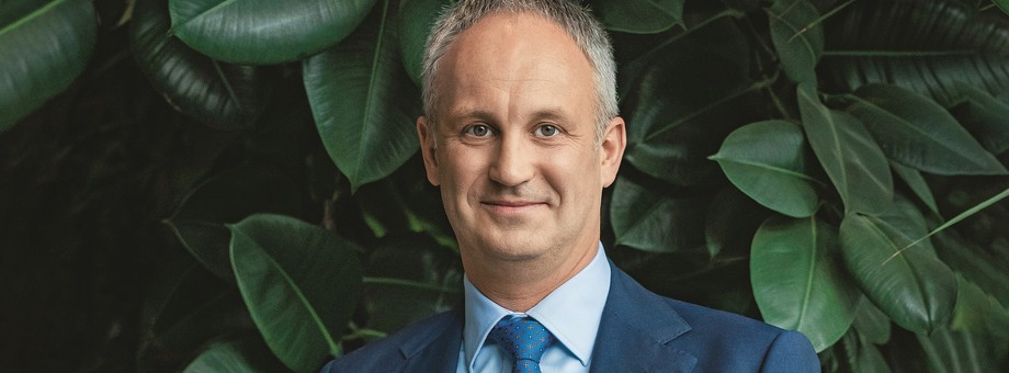 Artur Rytel, założyciel Green Factory. Firma jest częścią Green Holding. Grupa specjalizuje się w produkcji i przetwórstwie świeżych warzyw oraz produktach gotowych do spożycia. Posiada 5 zakładów w 4 krajach. Jej klientami są największe sieci handlowe, rynek tradycyjny oraz HoReCa. Misją firmy jest dbanie o zdrowie ludzi i planetę, a wszystkie działania produkcyjne odbywają się przy jednoczesnej trosce o środowisko naturalne.