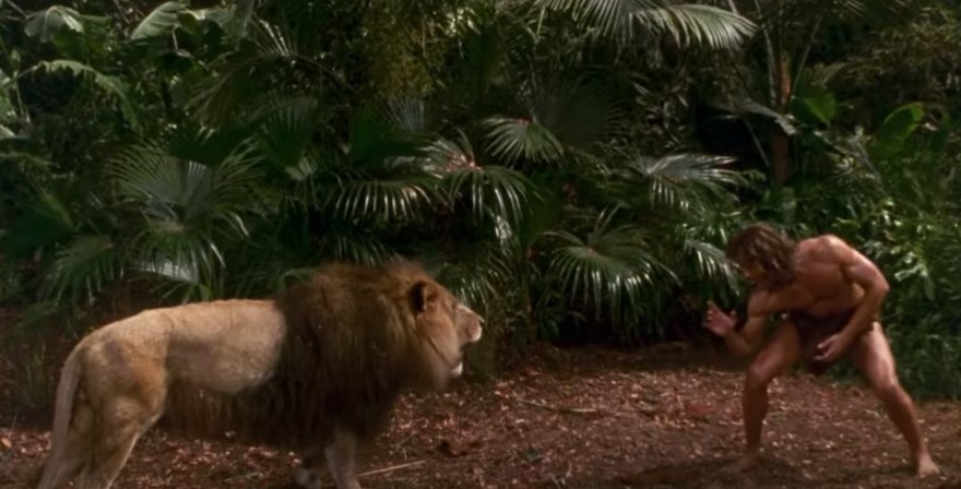 Brendan Fraser vo filme George, kráľ džungle.