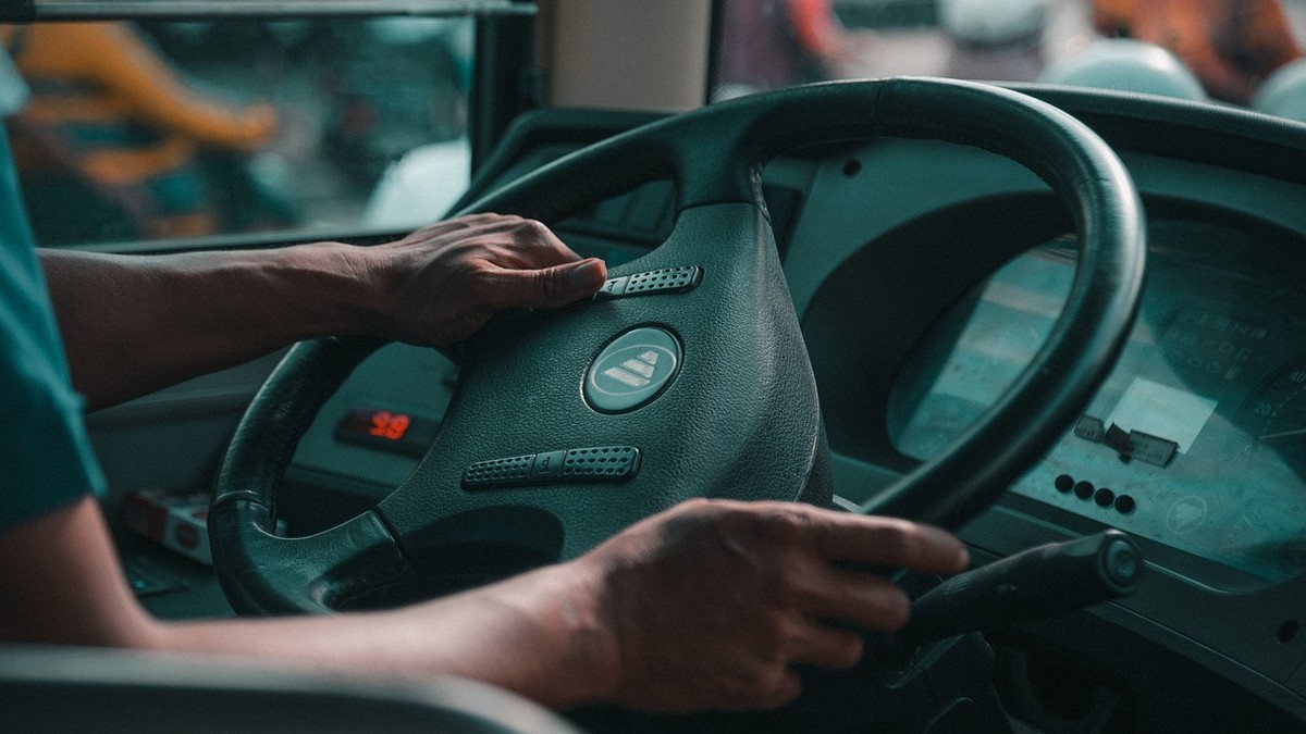 Gyerekei szeme láttára fenyegette meg a buszsofőrt egy kecskeméti apa
