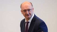 Afera wizowa. Wybory miną, niechęć pozostanie