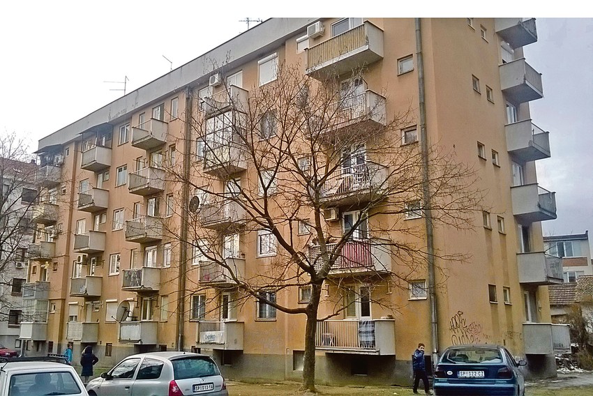 Ivan je sam pozvao policiju. Naveo je da ga je otac, inače oficir u penziji, godinama omalovažavao. Ivanu su lekari nedavno promenili terapiju