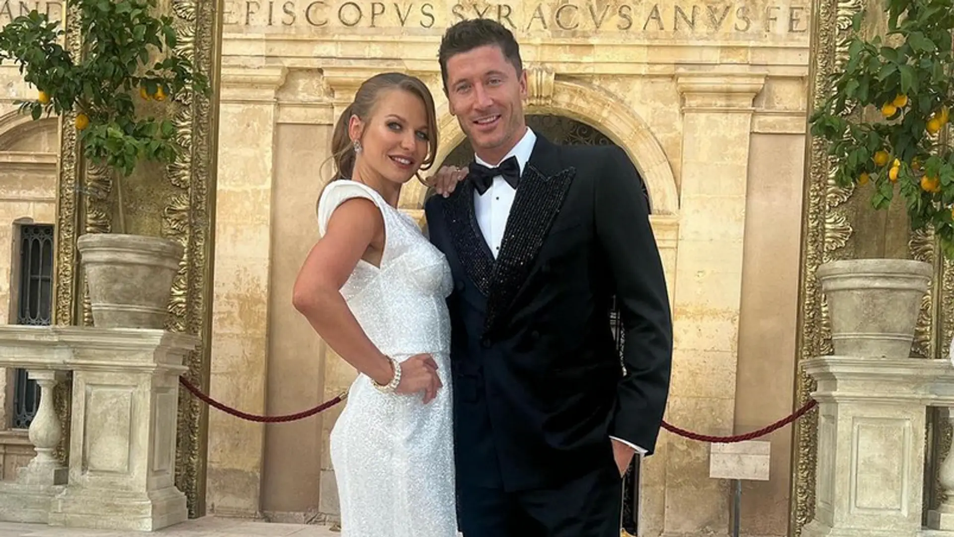 Anna i Robert Lewandowscy zachwycili stylizacjami na pokazie Dolce&Gabbana na Sycylii