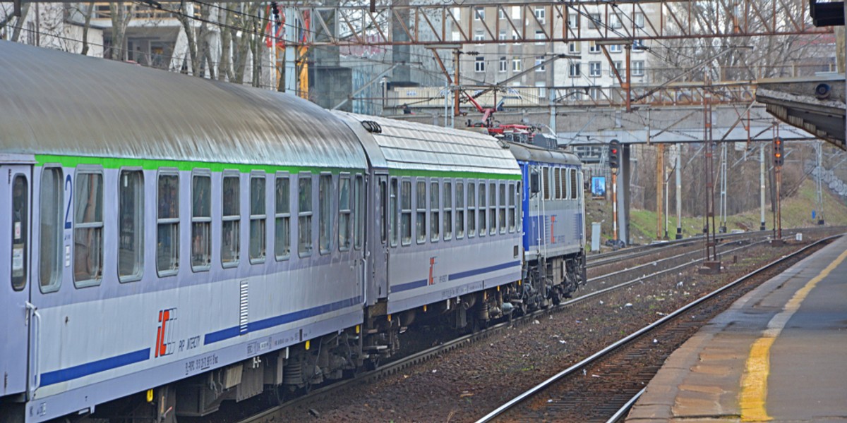 Pociąg należący do PKP PLK