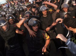 Agenci zatrzymali polskich dziennikarzy w Egipcie