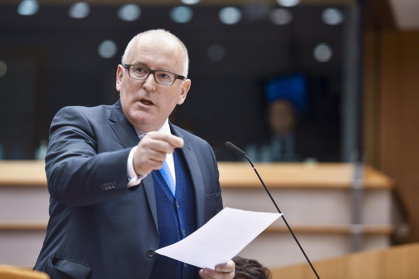 Co za zwrot! Morawiecki prosi o przysługę... Timmermansa