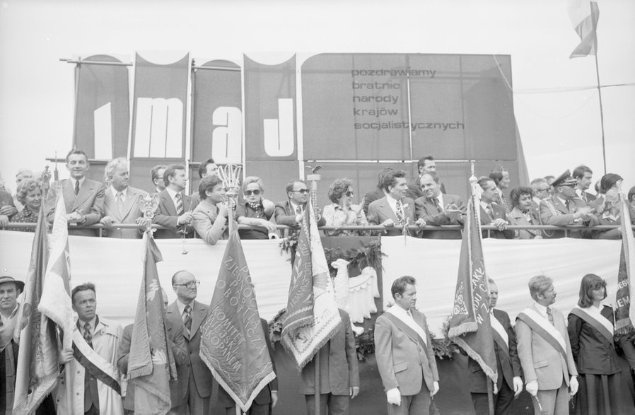 Obchody 1 maja w Zakopanem Hasło "Pozdrawiamy bratnie narody krajów socjalistycznych", 1974-1980