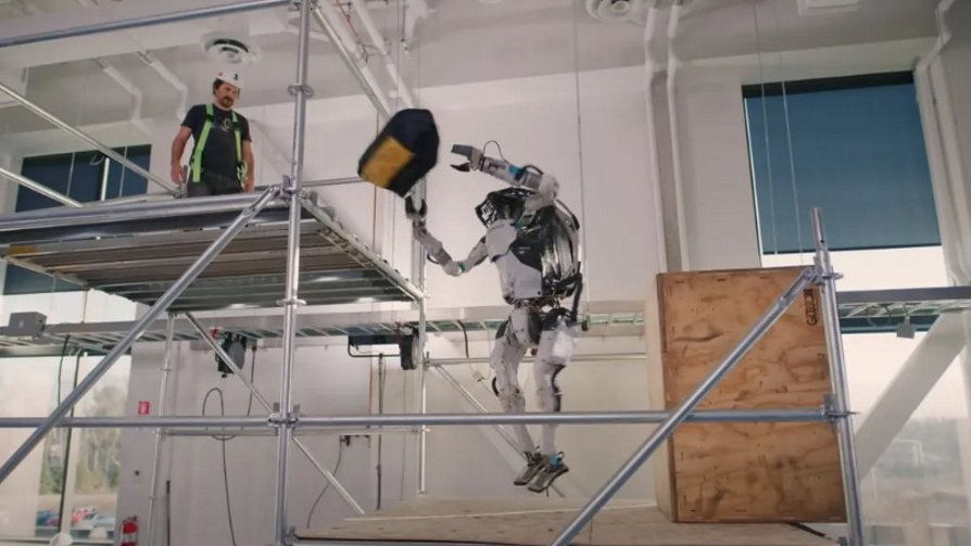  Robot Atlas na „placu budowy”. Nowe nagranie od Boston Dynamics, fot. Boston Dynamics/YT