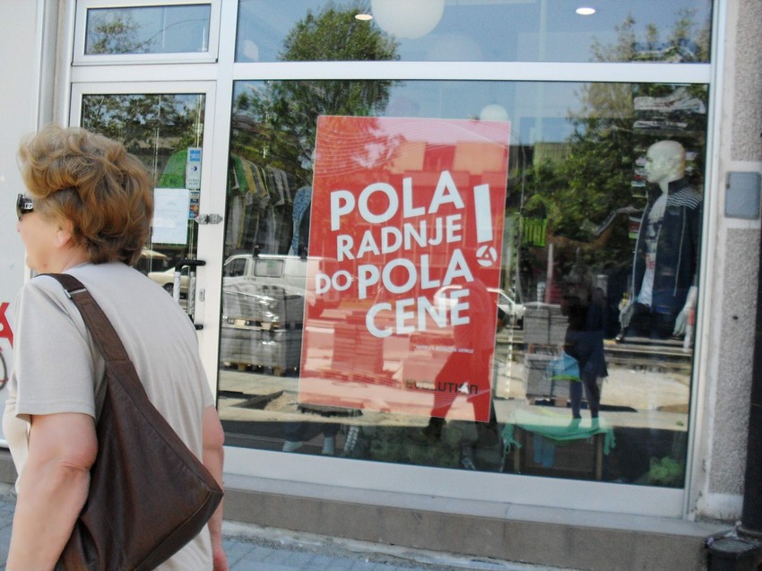 Zakupcima je promet opao za 30 do 70 odsto pa su zbog toga organizovali rasprodaje